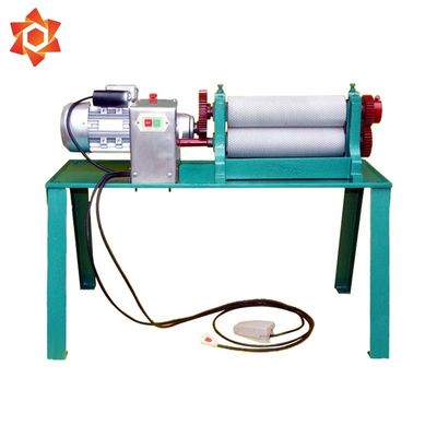 machine de rouleau de base de cire d'abeille de longueur de rouleau de 450mm taille de cellules de 4,5 - de 5.4mm