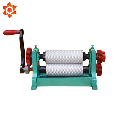 machine de rouleau de base de cire d'abeille de longueur de rouleau de 450mm taille de cellules de 4,5 - de 5.4mm